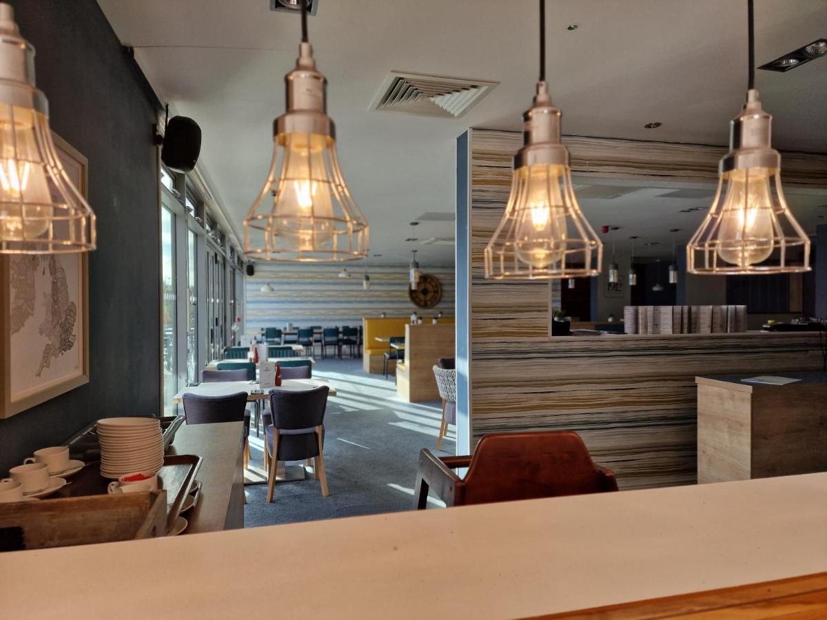 Lakewood Lodge เซาธ์เซอร์นีย์ ภายนอก รูปภาพ